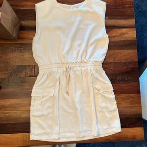 SKIES ARE BLUE cream colored cargo dress size medium